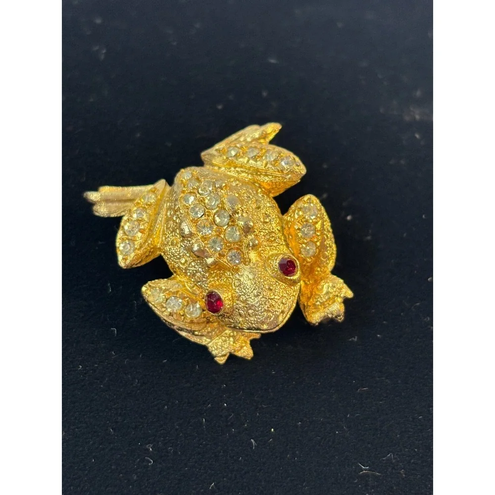 Vintage  Brooch Gold Tone Rhinestone Frog Delta Signed 1 inch - Picture 5 of 6